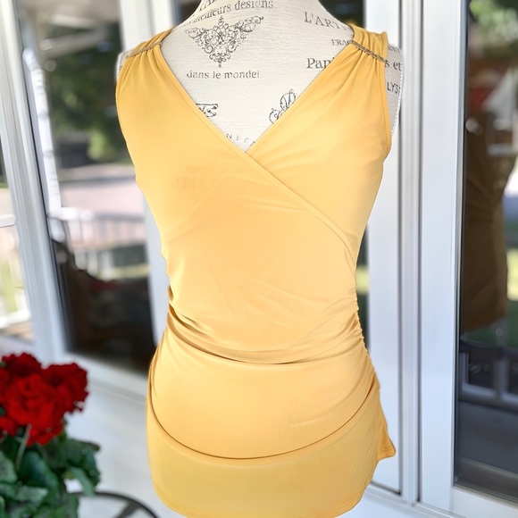 New Women’s Anne Klein Sleeveless Blouse - Picture 2 of 5